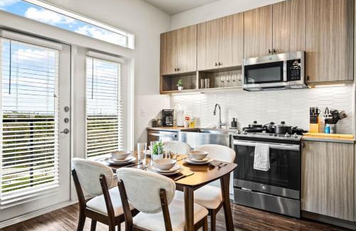 West Oak Hill Apartment | Luxurious New Unit 1Bd1Ba Pool Golf Sim