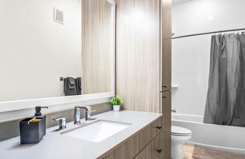 West Oak Hill Apartment | Luxurious New Unit 1Bd1Ba Pool Golf Sim