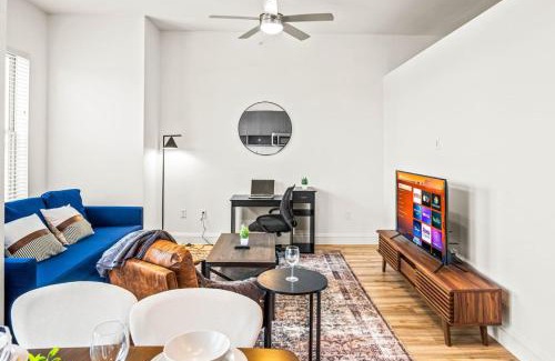 West Oak Hill Apartment | Luxurious New Unit 1Bd1Ba Pool Golf Sim