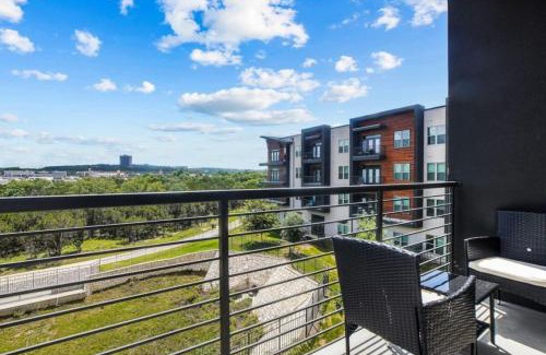 West Oak Hill Apartment | Luxurious New Unit 2Bd2B Pool, Golf Sim