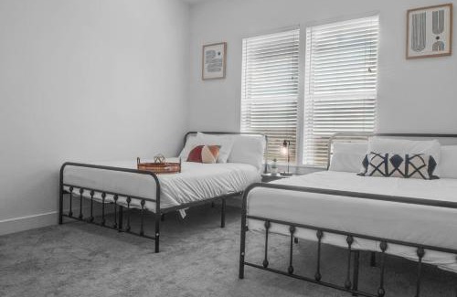 West Oak Hill Apartment | Luxurious New Unit 2Bd2Ba Pool, Golf Sim