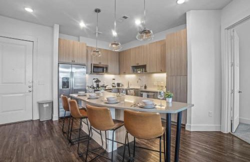 West Oak Hill Apartment | Luxurious New Unit 2Bd2Ba Pool, Golf Sim