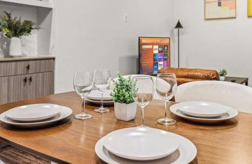 West Oak Hill Apartment | Luxurious New Unit Studio 1Ba Pool, Golf Sim