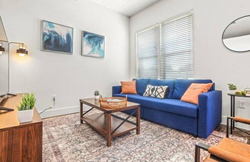 West Oak Hill Apartment | Luxurious New Unit Studio 1Ba Pool, Golf Sim