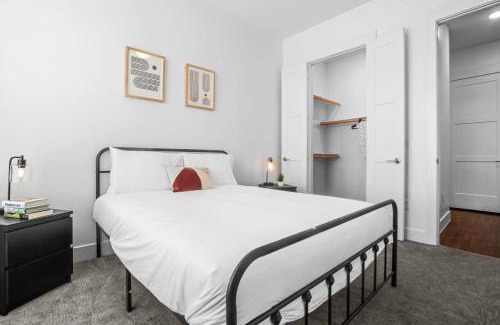 West Oak Hill Apartment | Luxurious New Unit2B2Ba Pool, Golf Sim