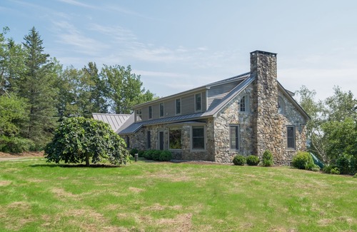 Tenants Harbor House | Luxurious ocean-front home with dock