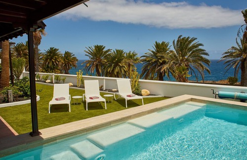 Costa Teguise Villa | Luxurious Oceanfront Villa with Panorama View and Private Pool