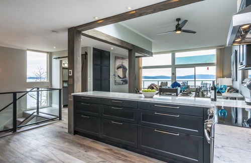 Yellow Point Condo | Luxurious Oceanfront Condo - panoramic ocean views - hot tub, pool and dock