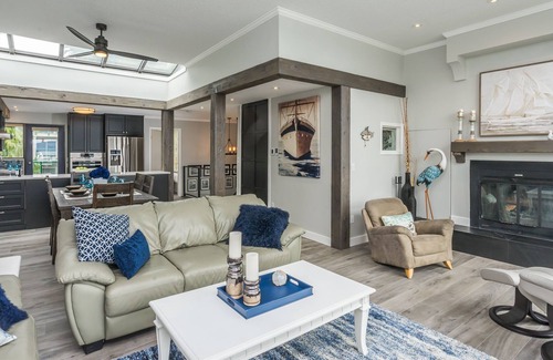 Yellow Point Condo | Luxurious Oceanfront Condo - panoramic ocean views - hot tub, pool and dock