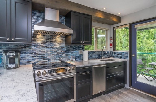 Yellow Point Condo | Luxurious Oceanfront Condo - panoramic ocean views - hot tub, pool and dock