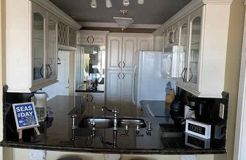 Galveston Condo | Luxurious Oceanfront Galveston Getaway 2bed/2Bath