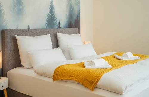 Hauptbahnhof Condo | Luxurious old building for 8 guests with comfortable box spring beds