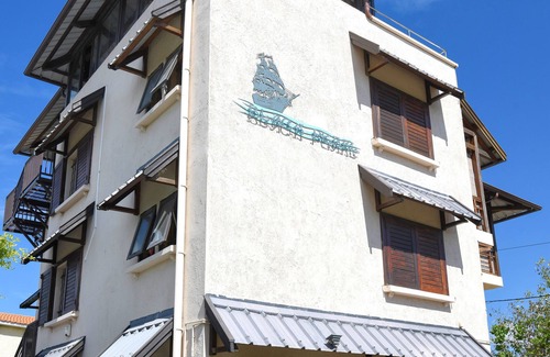 Cap Malheureux Apartment | Luxurious One Bedroom Apartment With Kitchen And Private Garden