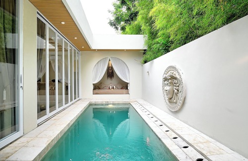 Pemogan Villa | Luxurious One Bedroom Private Pool Villa with Marble Bathtub