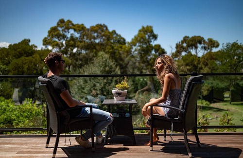 Yarra Glen Villa | Luxurious open plan villa with panoramic views of the Steels Creek Valley