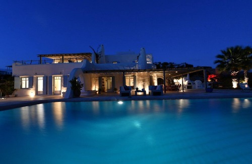Paros Villa | Luxurious Paros Villa | 6 Bedroom Villa | Private Infinity Pool & Sensational.