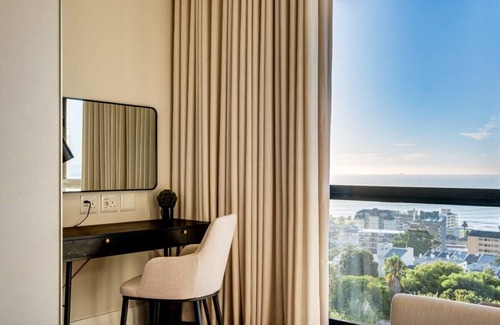 Three Anchor Bay Apartment | Luxurious Penthouse w/Sweeping Views Sea Point Penthouse