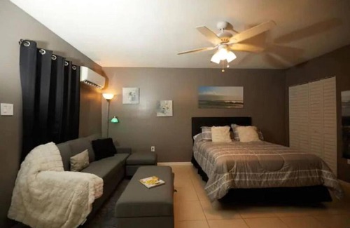 Port Saint Lucie House | Luxurious Pool Cottage Sleep 2