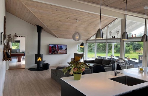 Blokhus House | Luxurious pool house | Steam room | Sauna | Pool table | Slot machines | Enclosed garden