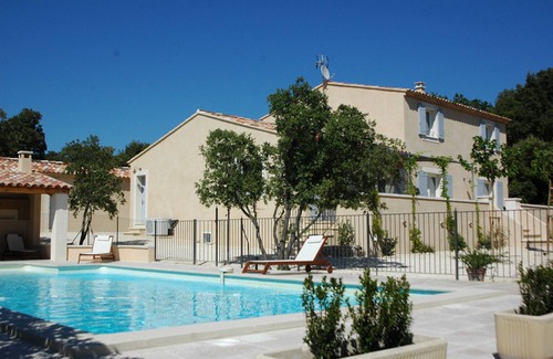 Saumane-de-Vaucluse Villa | Luxurious Provencal detached villa 5* located 1 minute from golf course