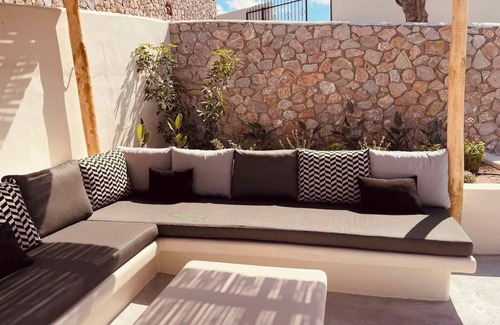 Exo Gialos House | Luxurious Private Retreat in Santorini