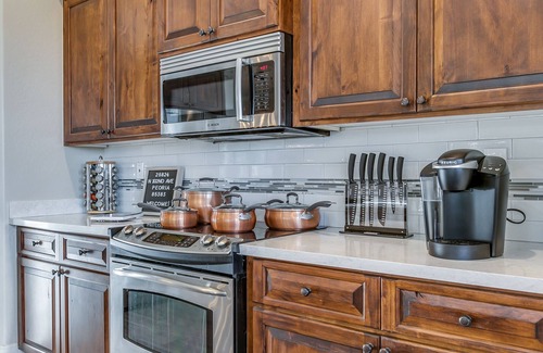 Peoria House | Luxurious & Private Desert Oasis with heated pool, sunset views, hot tub