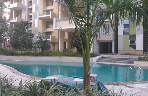 Hadapsar House | Luxurious private Home cat allowed Amanora mall, seasons mall walking distances