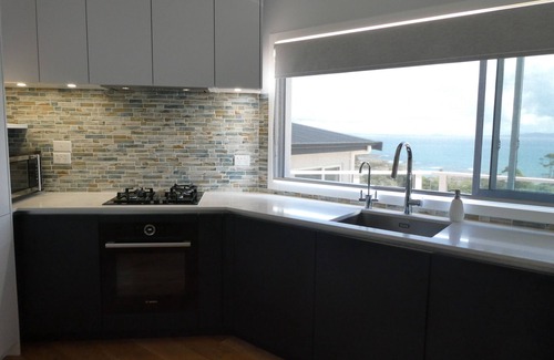 Cable Bay House | Luxurious Property with Panoramic Sea Views and infinity Spa Jacuzzi