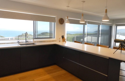 Cable Bay House | Luxurious Property with Panoramic Sea Views and infinity Spa Jacuzzi