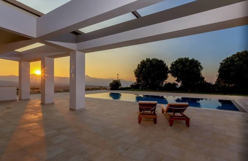 Archanes Villa | Luxurious Retreat Villa in Heraklion Crete