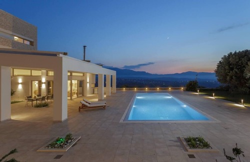 Archanes Villa | Luxurious Retreat Villa in Heraklion Crete