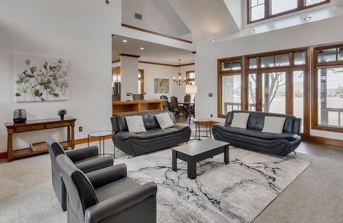 Weston House | Luxurious Ranch Style Home w Oasis Backyard & Pool