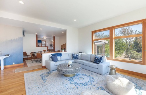 Sebastopol House | Luxurious Resort-Like Zen Retreat in Sebastopol's Wine Country