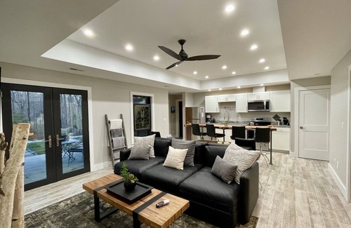 Hendersonville Apartment | Luxurious Retreat w/Hot Tub by DuPont; mins to Pisgah, Brevard & Hendersonville