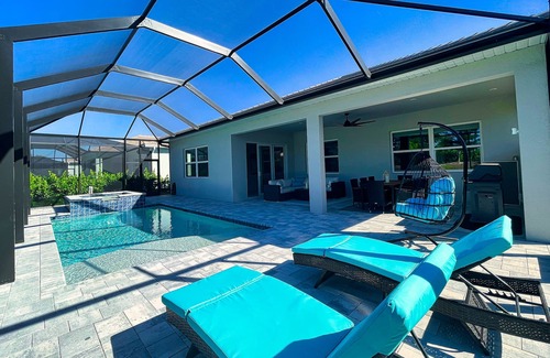 Naples House | Luxurious Retreat in Naples Reserve! 3 Bedroom Pool House, unwind in style!