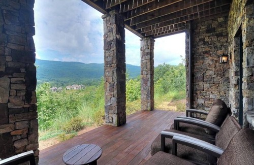 Mill Spring House | Luxurious Retreat in Bright's Creek near Lake Lure, Tryon, Hendersonville