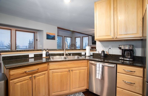 Fairbanks House | Luxurious Retreat w/Breathtaking Views & Aurora