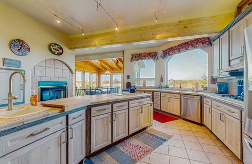 Florence House | Luxurious Riverfront House w/River Views, Private Sauna, Pool Table, & Free WiFi