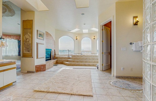 Florence House | Luxurious Riverfront House w/River Views, Private Sauna, Pool Table, & Free WiFi