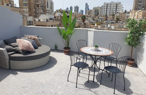 Ramat Gan Apartment | Luxurious rooftop 2 bedrooms+terrace apartment suitable for a couples/families