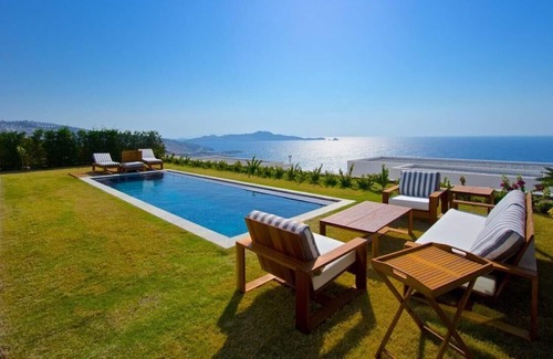 Gundogan Villa | Luxurious seafront Mediterranean villa with pool