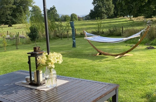Kippen Cabin | Luxurious shepherds hut with hot tub and pizza oven in the Scottish Trossachs