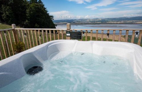 Cupar House | Luxurious Snug with hottub which sleeps-2 in Fife