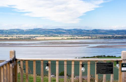 Cupar House | Luxurious Snug with hottub which sleeps-2 in Fife