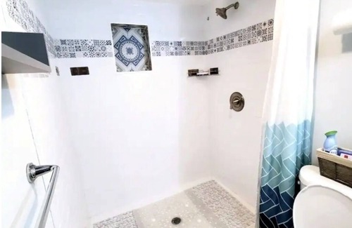 Fairmount Heights House | Luxurious, spacious, private access suite in MD, near DC, and VA's attractions.