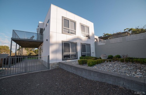 Bridport House | Luxurious Spectacular Holiday Living
