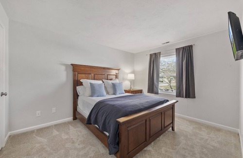 Virginia Beach House | Luxurious Stay at Modern Beach Vacation Home - Near Beaches and Bases