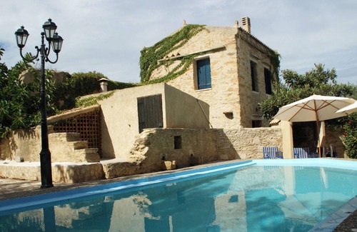 Pyrgos Psilonerou Villa | ★ Luxurious stone villa, totally private pool, peaceful, near sea, WiFi, parking