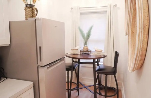 Neighborhood of the Arts Apartment | Luxurious Studio-Heart Of East Avenue-WalkDowntownnn