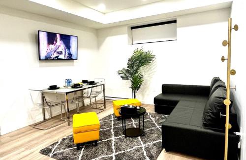 Willoughby Apartment | Luxurious & Stylish 2BR P/Suite, Near Vancouver